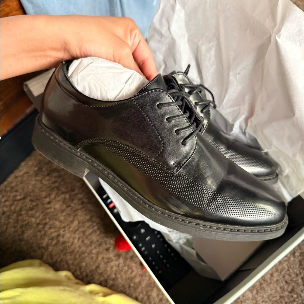 Men's Black Perforated Derby Dress Shoes